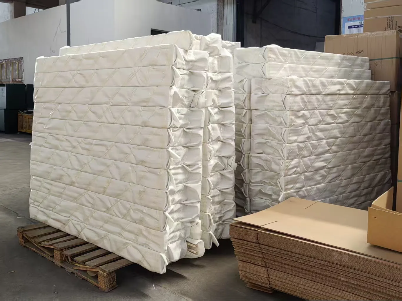 Éléments protégés et regroupés sur palettes.